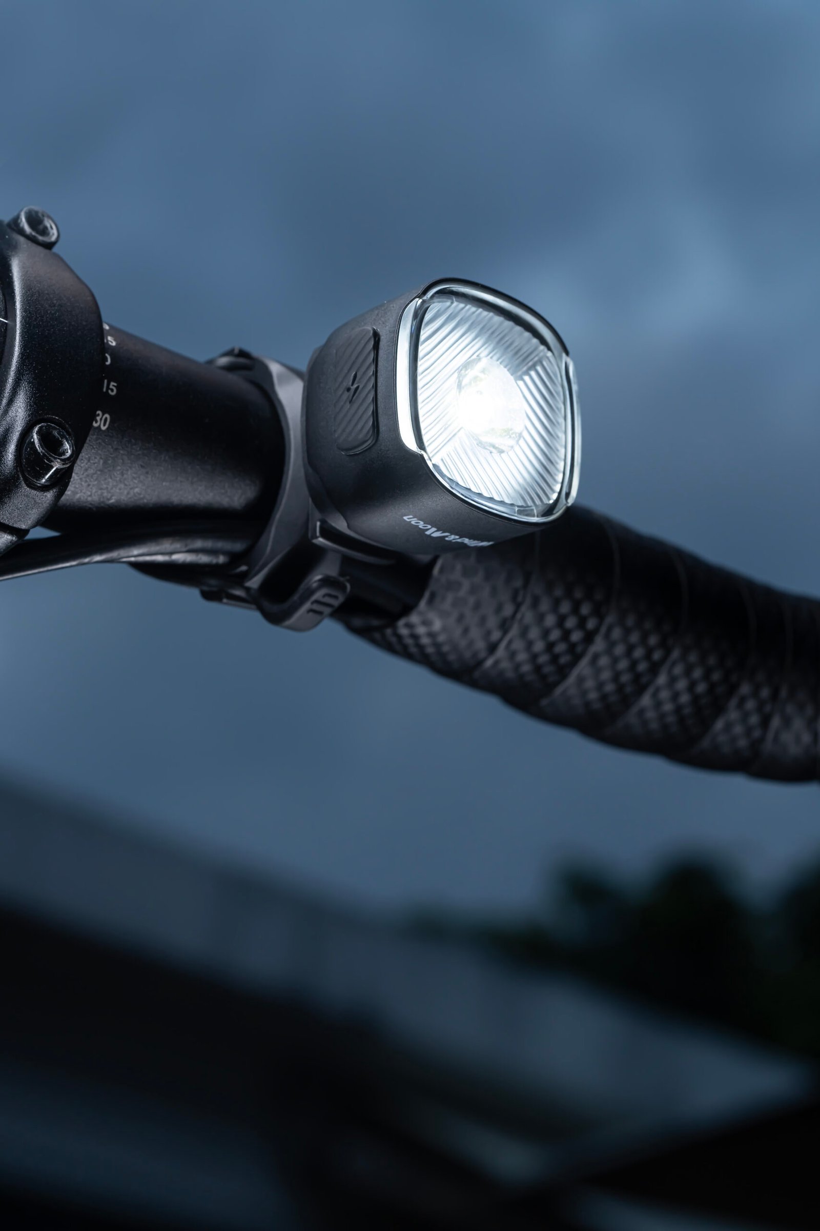K01 white LED bicycle headlight night riding
